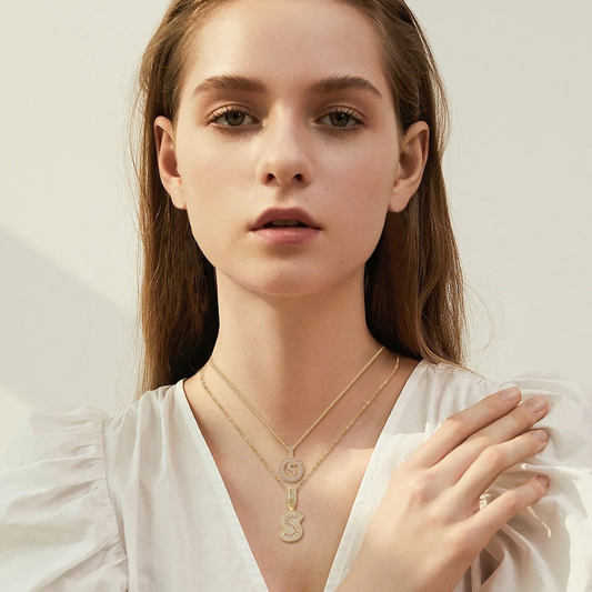 Melina - Set di collana con Moissanite e Iniziale in Oro 18k