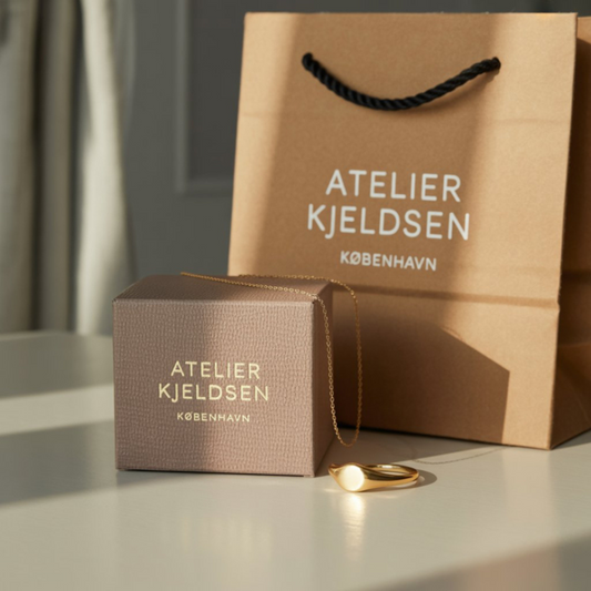 Emilie – Anello nuziale con Moissanite in Oro 18k