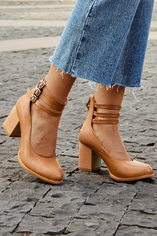 30 Casilda | Sandalias lisas con tira en el tobillo y tacón grueso