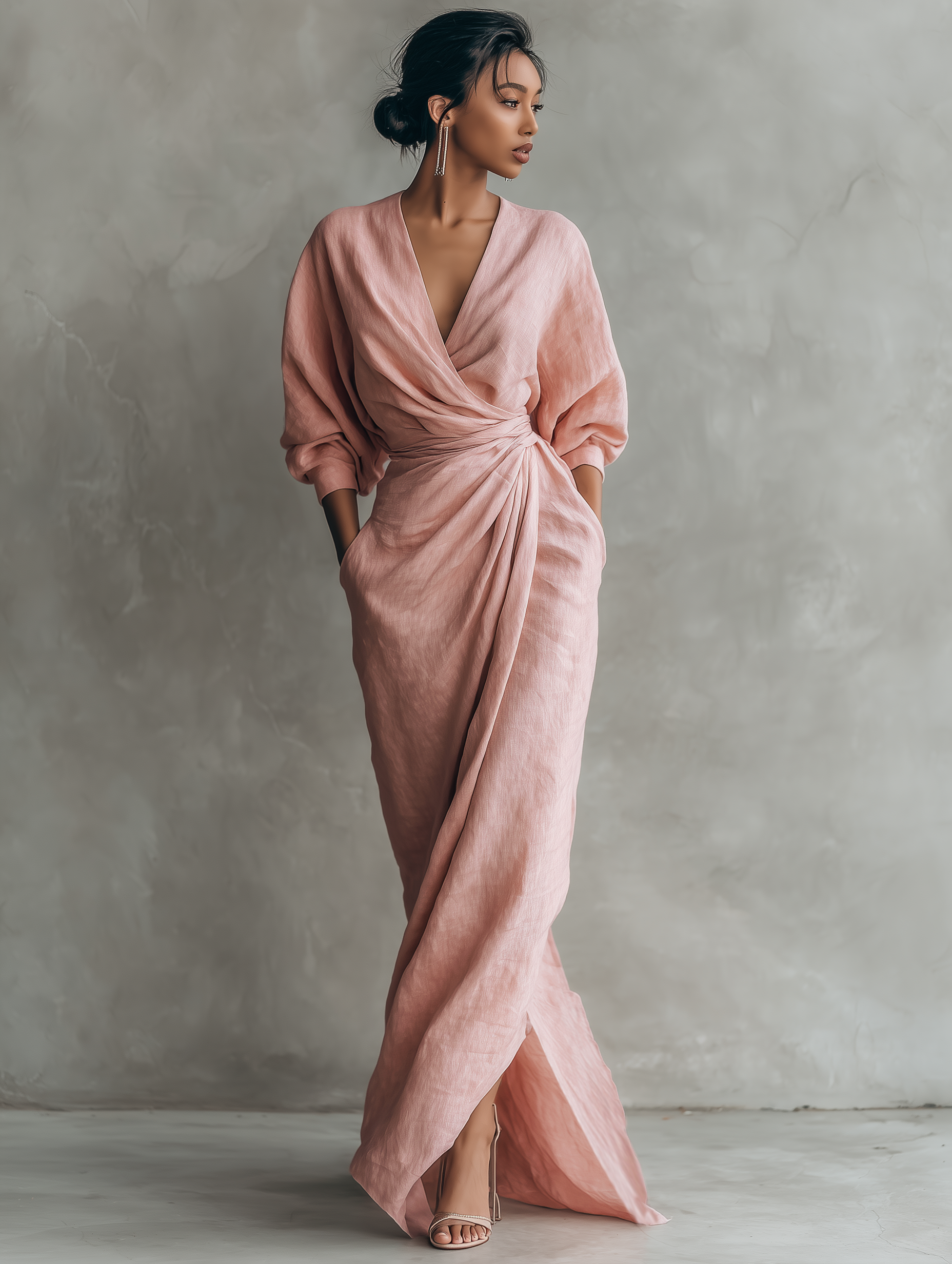 Abito Maxi Minimalista Scollo V in Lino Rosa per Donne