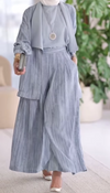 Completo tre pezzi casual a righe verticali sul colletto
