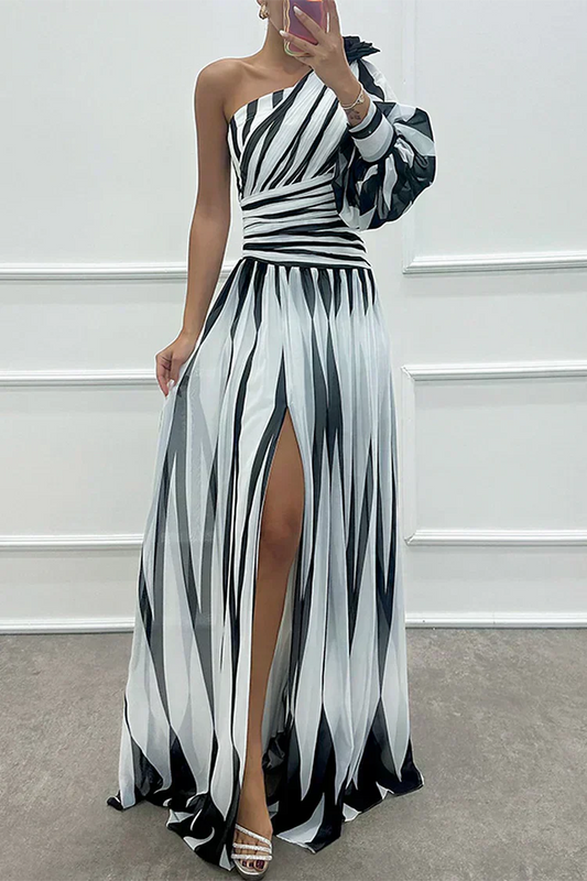 Shiloh - Vestito Maxi Elegante a Righe con Spalla Scoperta