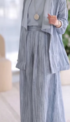 Completo tre pezzi casual a righe verticali sul colletto