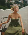Vestito Olivia – Eleganza moderna con schiena scoperta