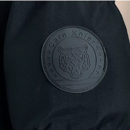 Giacca elegante da uomo contro il vento