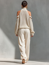 Completo Top Collo Alto Spalle Scoperte in Maglia Beige & Pantaloni Gamba Larga