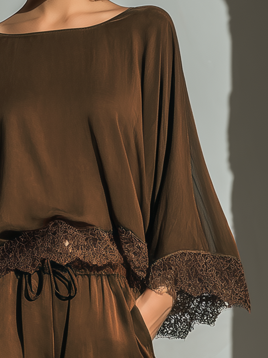 Completo Top & Shorts Scollo Barca in Raso Cioccolato con Dettagli in Pizzo