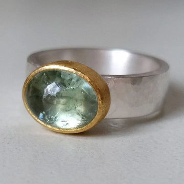 Anello verde con pietra rotonda - vintage