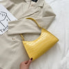 Tilly™ | Borsa a spalla lucida con motivo alligatore