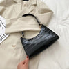 Tilly™ | Borsa a spalla lucida con motivo alligatore