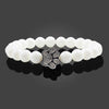 Bracciale con zampa decorato con perline di pietre naturali