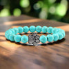 Bracciale con zampa decorato con perline di pietre naturali