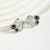 Orecchini huggie con cuore e smalto nero