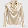 Sylvie | Blusa con lucentezza lussuosa e scollatura plissettata