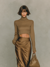 Completo maglia collo alto marrone-dorato e gonna midi satin