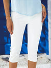 Pantaloni Capri Slim con Bottoni a Contrasto
