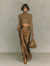 Completo maglia collo alto marrone-dorato e gonna midi satin