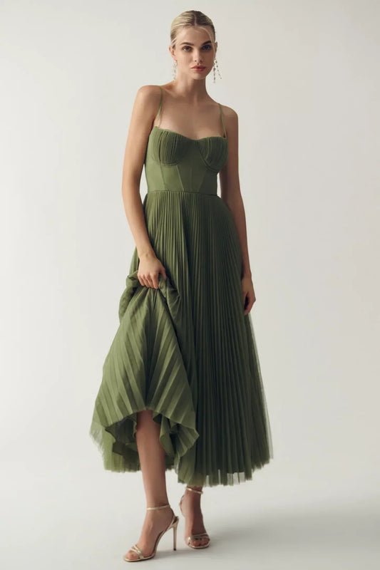 Vestito Olivia – Eleganza moderna con schiena scoperta