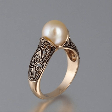 Anello vintage dorato con perla
